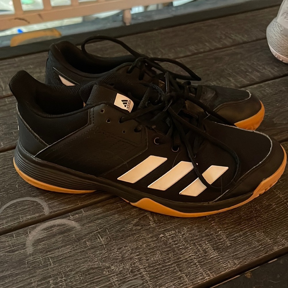 Volleyball shoes